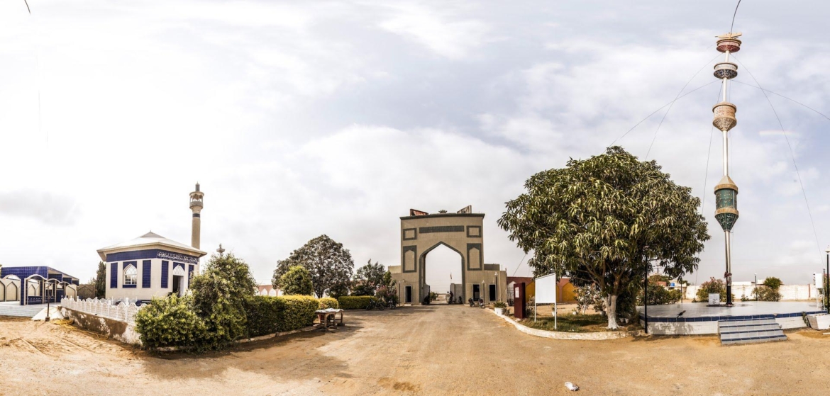 The_Wadi-e-Hussain_Cemetery_Entrance_Karachi.jpg